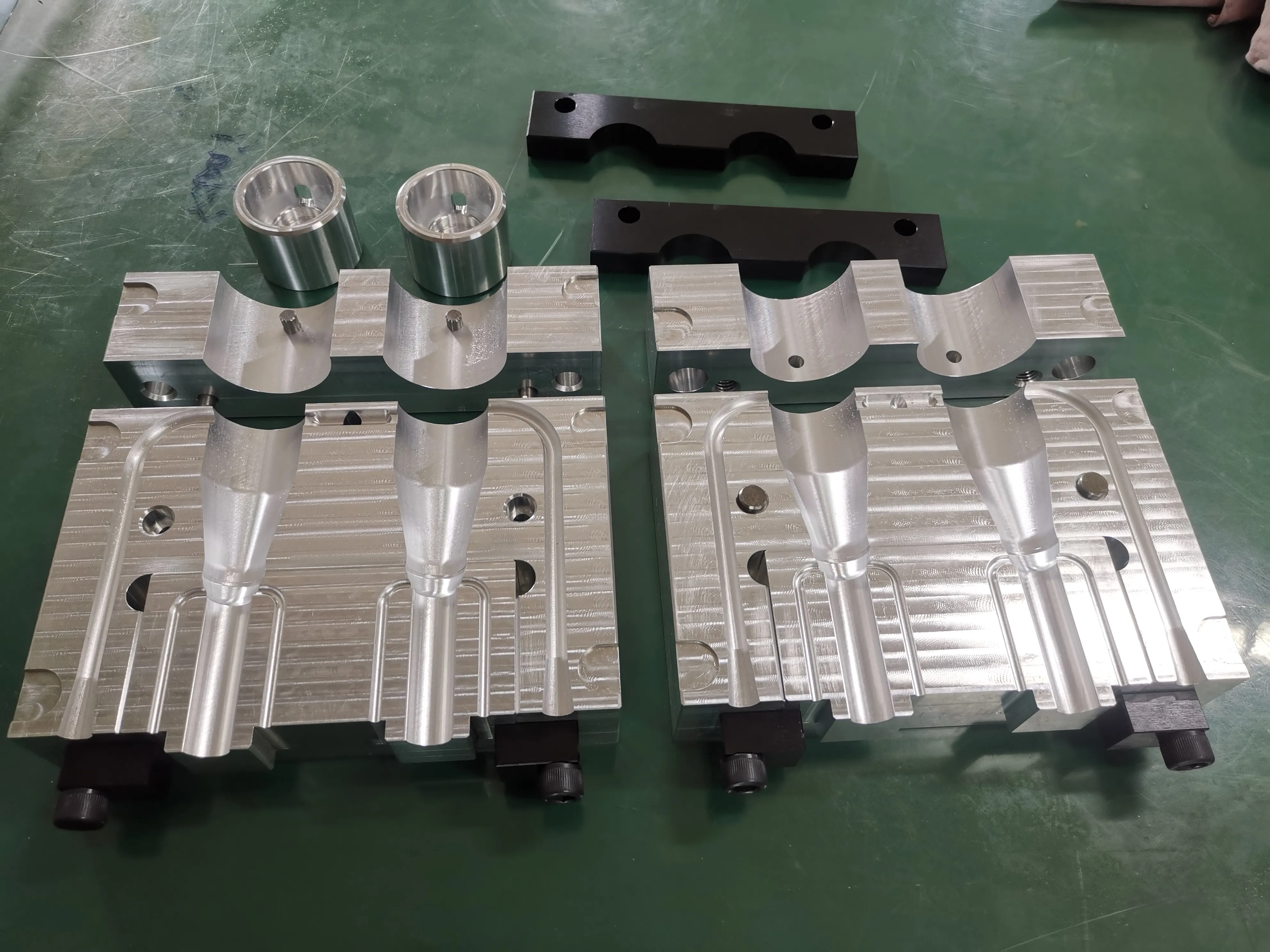 Precision CNC machined mold components and tooling assemblies for a U.S. oil and gas drilling customer